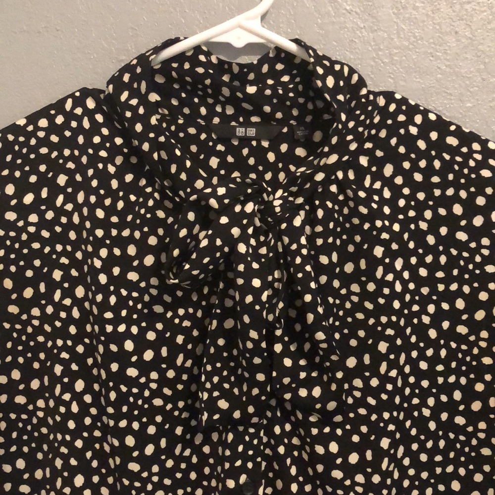 Set of two sleeveless tops with bows